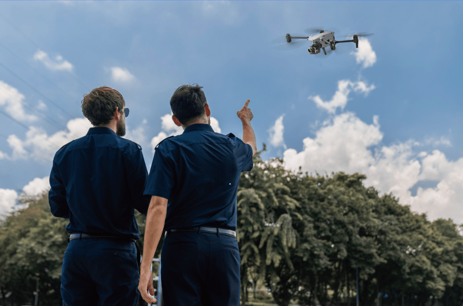 Por que as forças de segurança estão substituindo helicópteros por frotas de drones